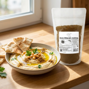 MIELONY-KMIN-RZYMSKI-Aksamitny-hummus-z-oliwą-i-chlebkiem-pita.png