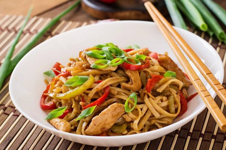 udon-noodles-with-chicken-peppers-japanese-cuisine.jpg