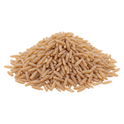 izolowany-stos-brazowych-ziaren-makaronu-orzo.png