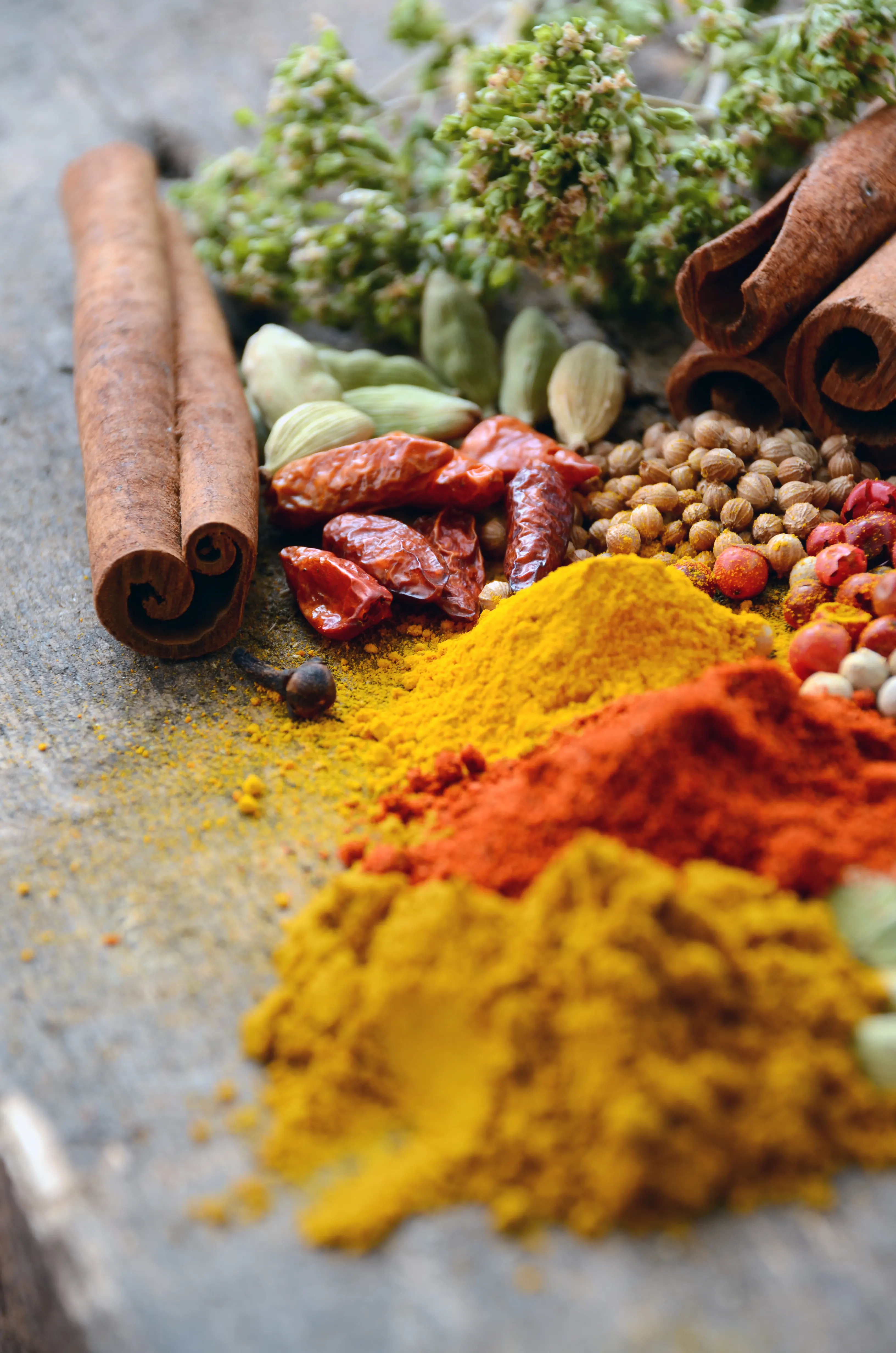 Przyprawy orientalne – czym doprawić curry, hummus i falafel?